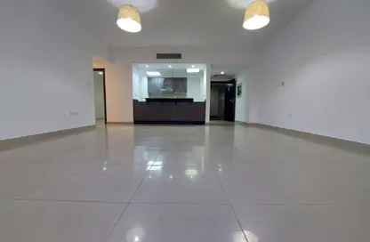 Apartment - 2 Bedrooms - 2 Bathrooms for rent in Tower 12 - Al Reef Downtown - Al Reef - Abu Dhabi