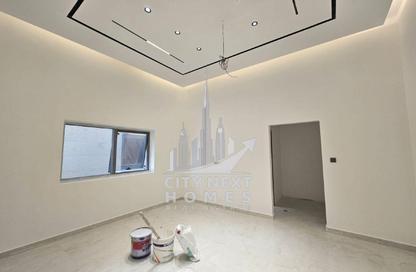 Villa - 5 Bedrooms - 7 Bathrooms for rent in Al Aweer 1 - Al Aweer - Dubai