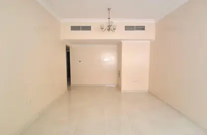 شقة - غرفة نوم - 2 حمامات للايجار في الثاني مويلح - تجارية مويلح - الشارقة