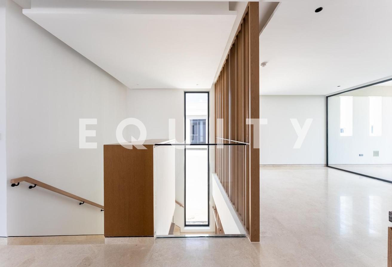 4 Bedrooms | Upgraded Villa | Close to Park photo 11
