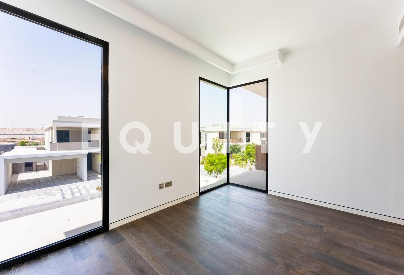 4 Bedrooms | Upgraded Villa | Close to Park photo 14