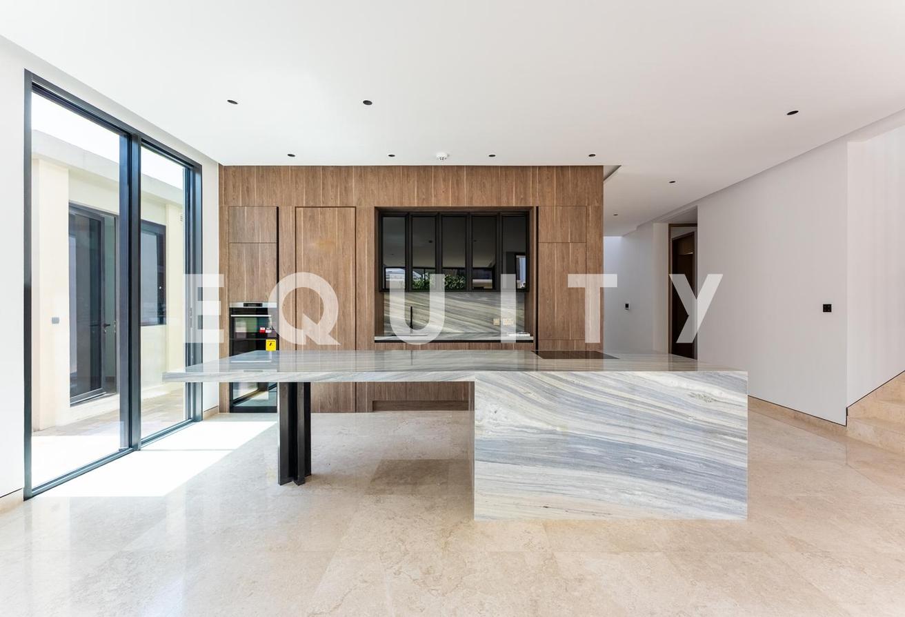 4 Bedrooms | Upgraded Villa | Close to Park photo 17