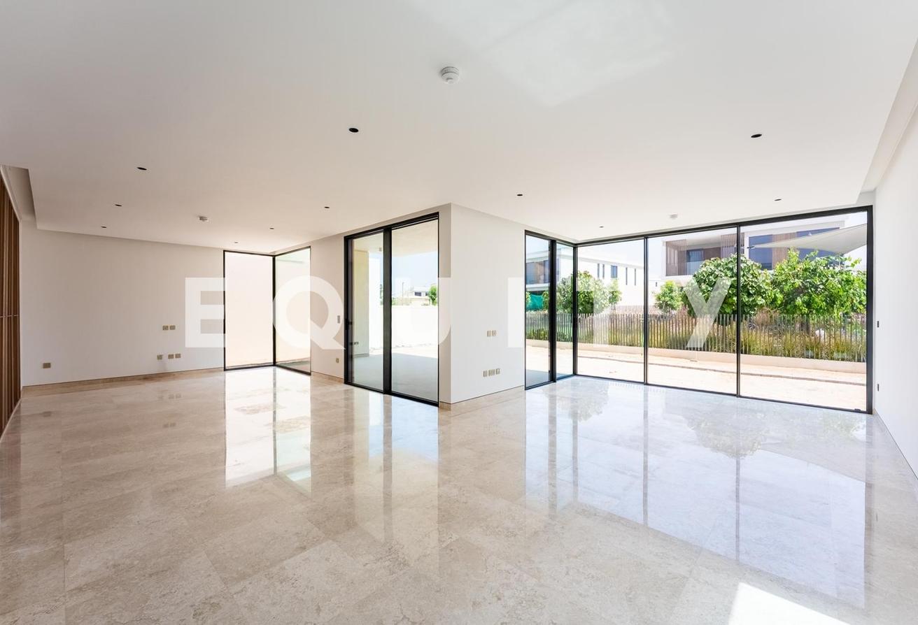 4 Bedrooms | Upgraded Villa | Close to Park photo 6