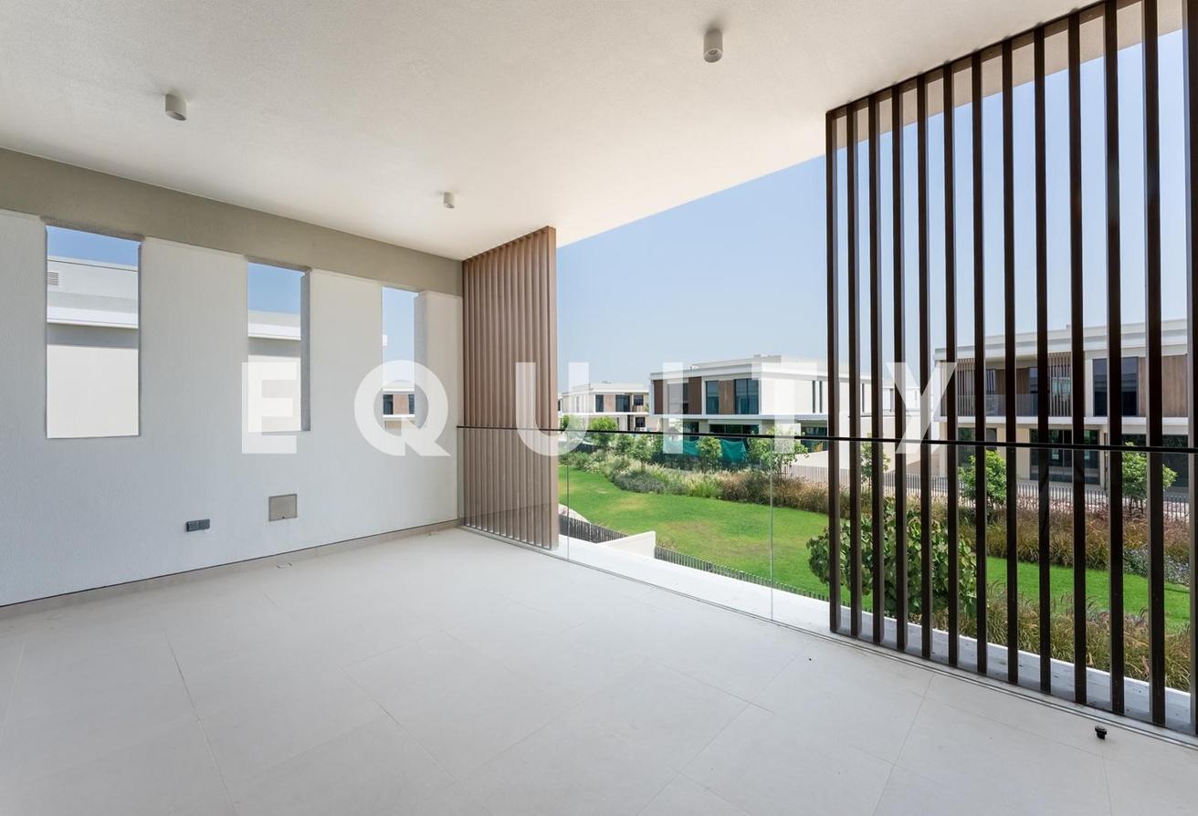 4 Bedrooms | Upgraded Villa | Close to Park photo 3