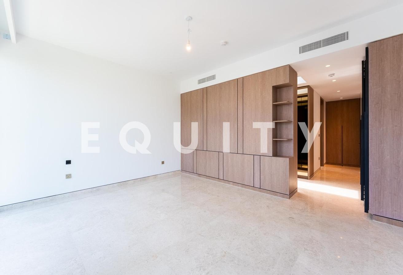4 Bedrooms | Upgraded Villa | Close to Park photo 5