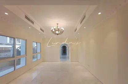 فيلا - 5 غرف نوم - 6 حمامات للايجار في غرب الفرجان - الفرجان - دبي