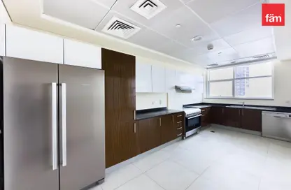 Apartment - 3 Bedrooms - 4 Bathrooms for sale in Marina Arcade Tower - Dubai Marina - Dubai