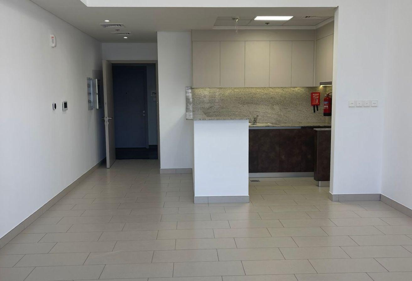 Front of Metro| Luxury Studio | Very Spacious photo 11