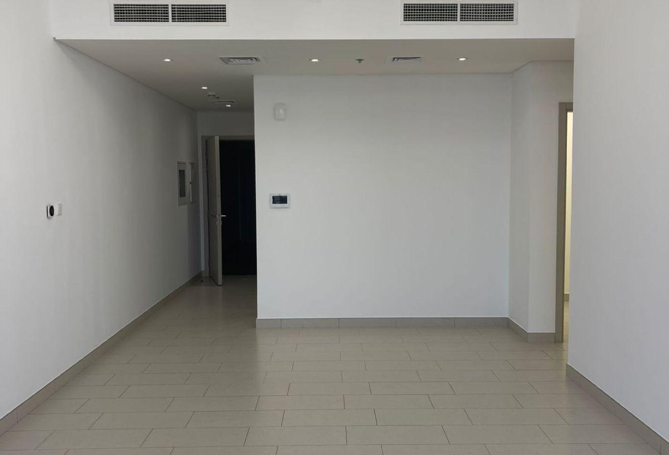Front of Metro| Luxury Studio | Very Spacious photo 9