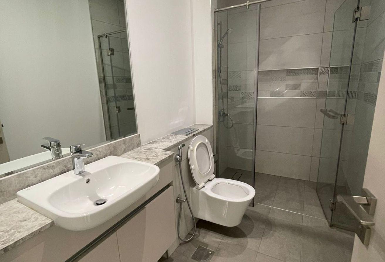 Front of Metro| Luxury Studio | Very Spacious photo 13