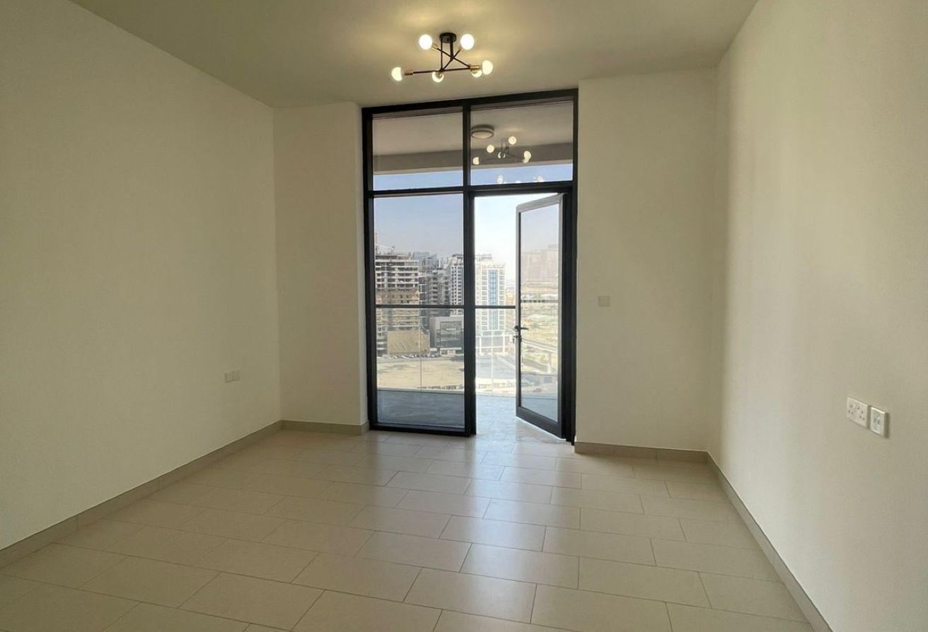 Front of Metro| Luxury Studio | Very Spacious photo 7