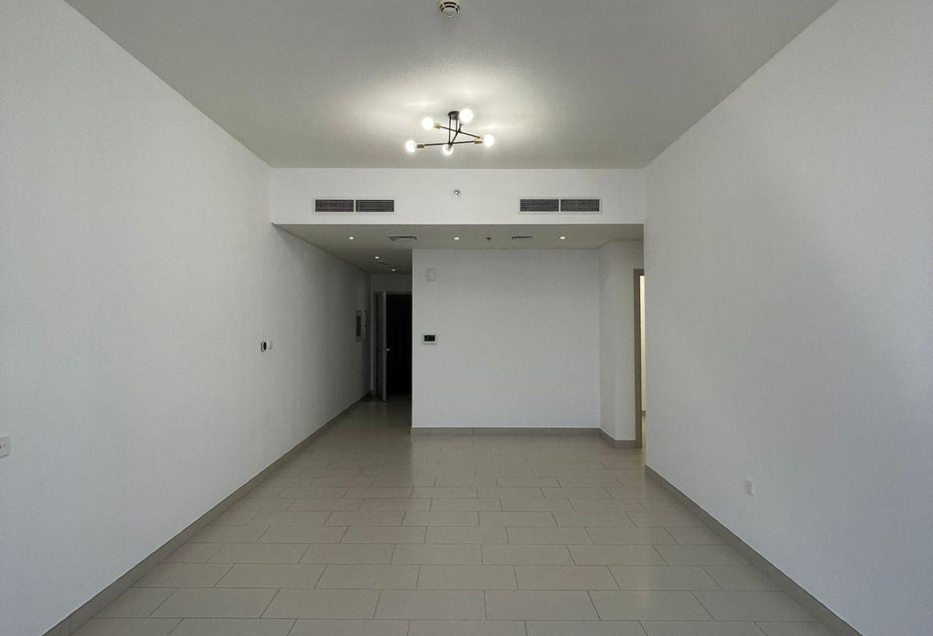 Front of Metro| Luxury Studio | Very Spacious photo 14