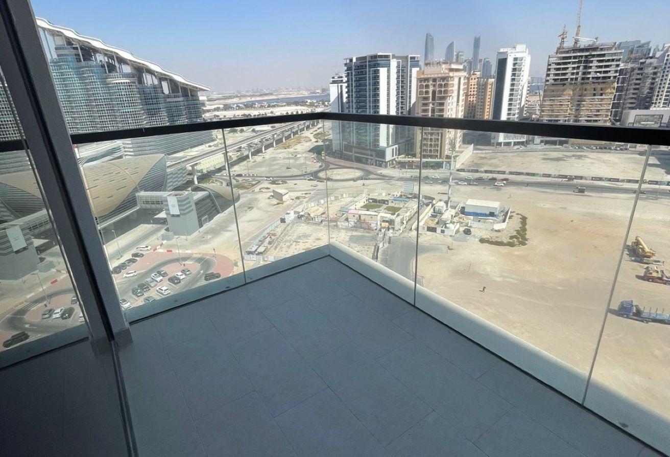 Front of Metro| Luxury Studio | Very Spacious photo 16