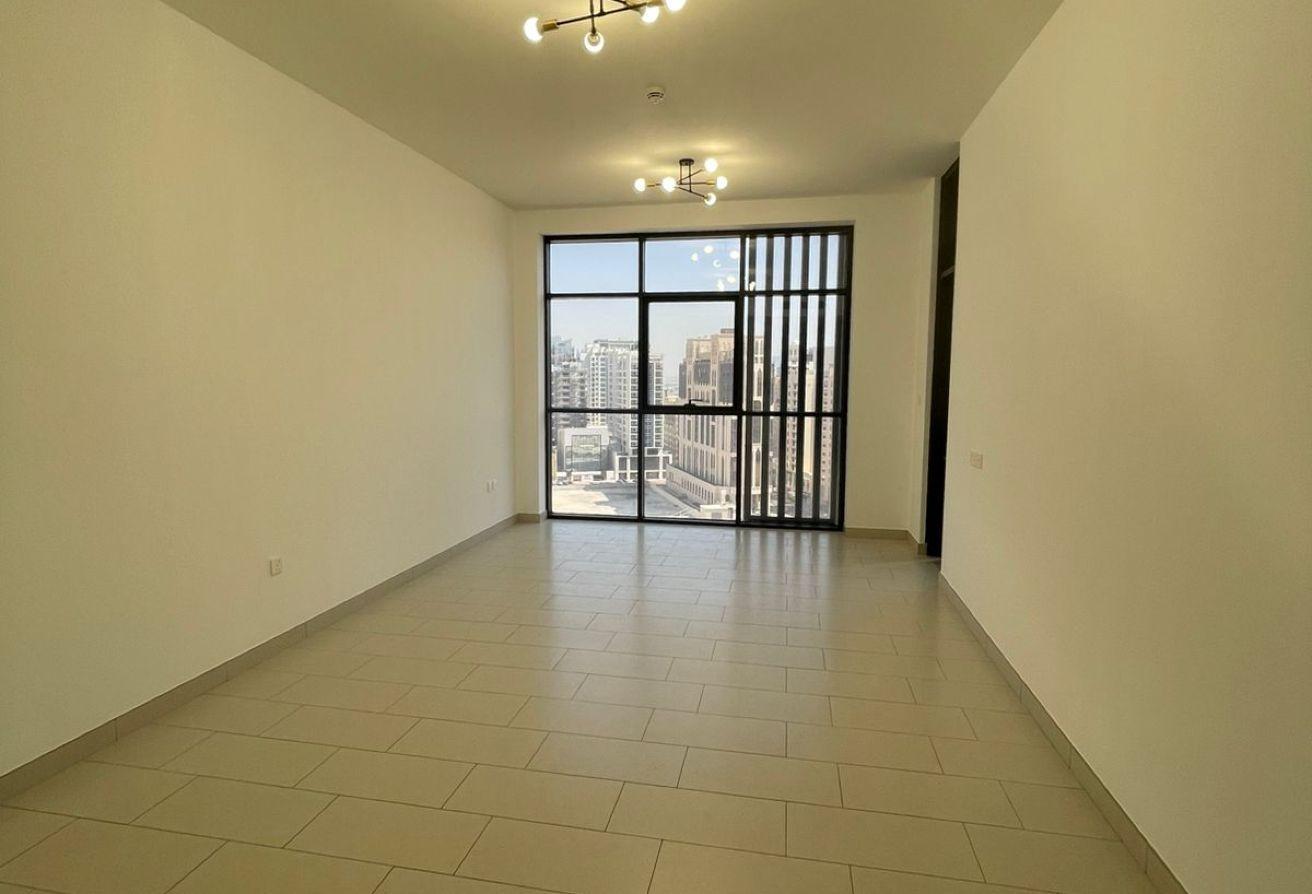 Front of Metro| Luxury Studio | Very Spacious photo 12