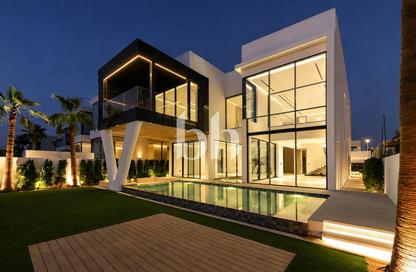 Villa - 4 Bedrooms - 5 Bathrooms for sale in District 6 - Jumeirah Park - Dubai