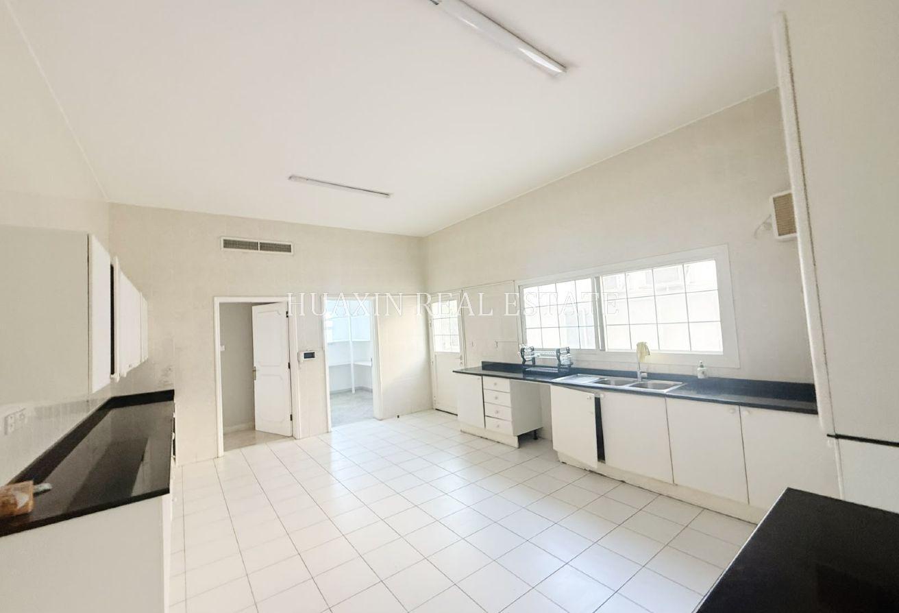Independent|Private Pool |Maid |Driver | 2 kitchen photo 5
