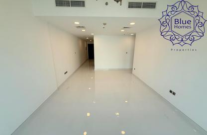 شقة - غرفة نوم - 2 حمامات للايجار في بناية تريو - البرشاء 1 - البرشاء - دبي