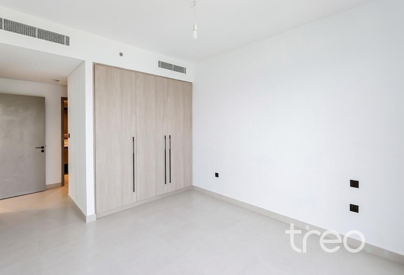 Modern | Open Plan Kitchen | Landscaped photo 10