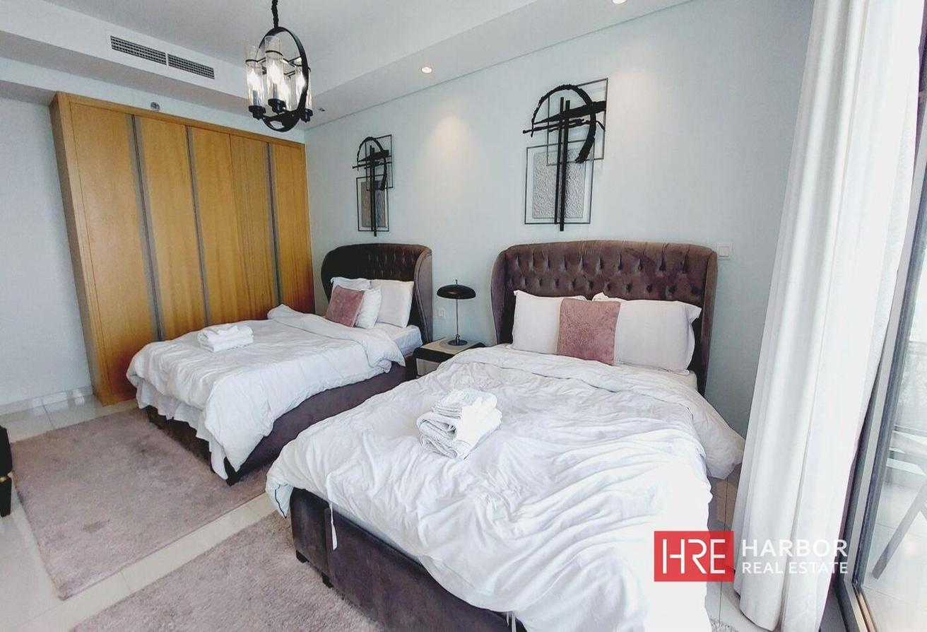 Burj Khalifa View l Move in Ready |Fully Furnished photo 13