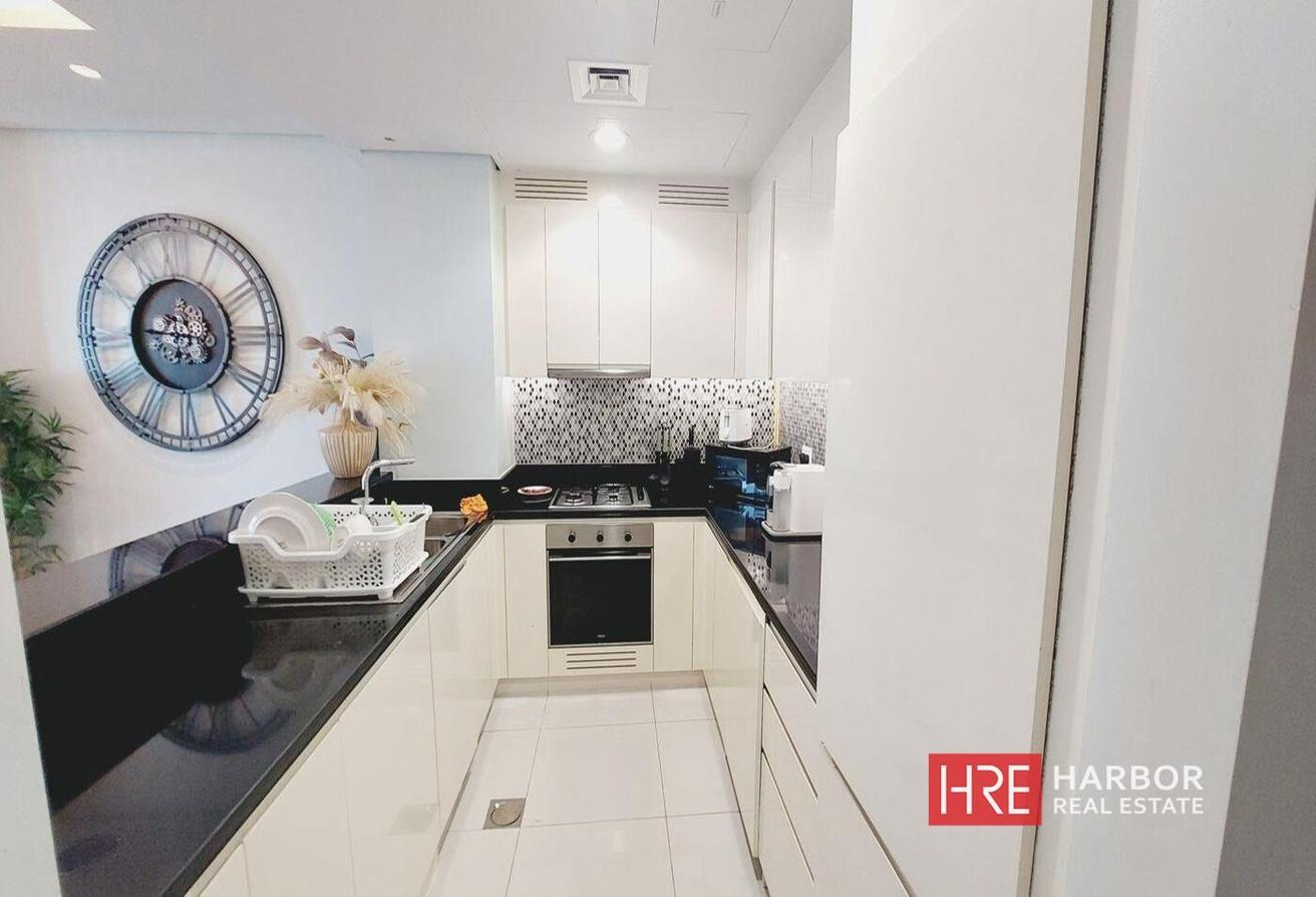 Burj Khalifa View l Move in Ready |Fully Furnished photo 4