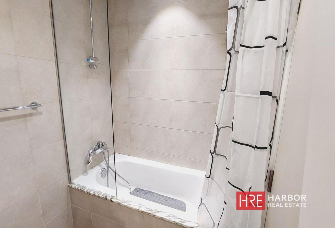 Burj Khalifa View l Move in Ready |Fully Furnished photo 11