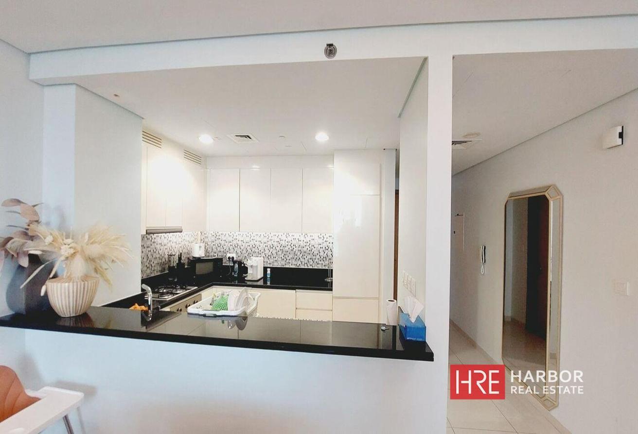 Burj Khalifa View l Move in Ready |Fully Furnished photo 5