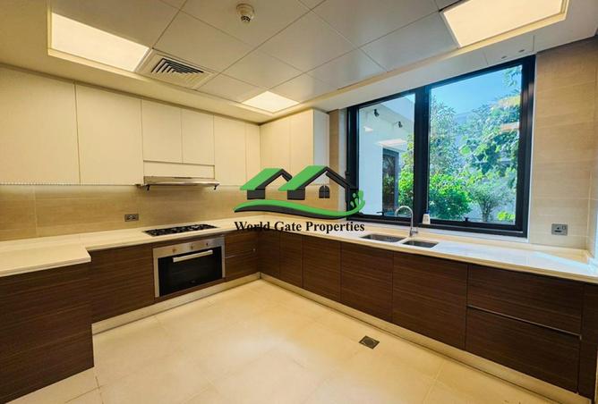 Spacious 5BR+Maid+Driver Room+Vacant Now — photo 3