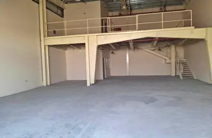 Warehouse - Studio - 1 Bathroom for rent in Al Sajaa - Sharjah