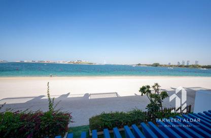 Villa - 5 Bedrooms - 6 Bathrooms for rent in Palma Residences - Palm Jumeirah - Dubai