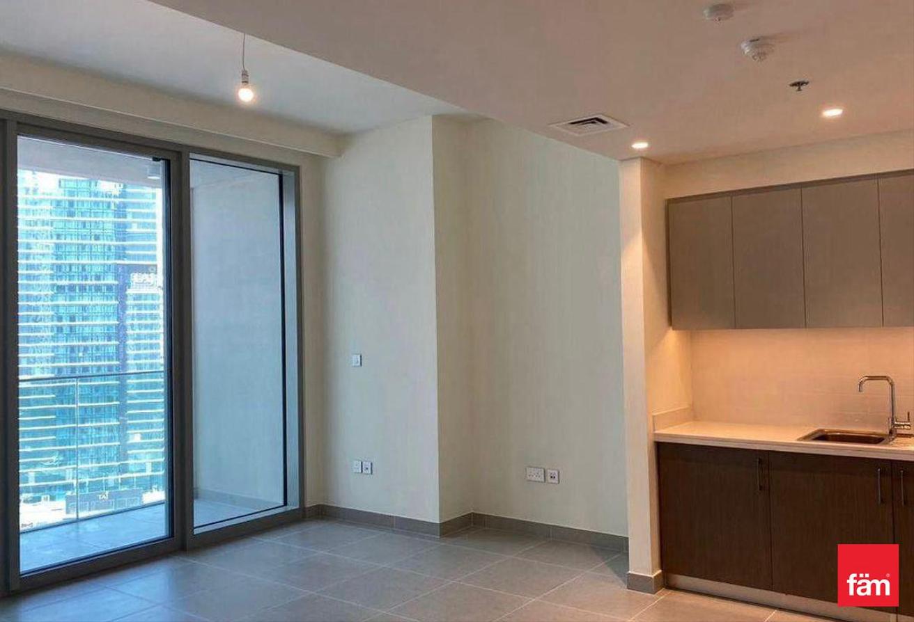 Prime Location | Vacant | Unfurnished photo 3