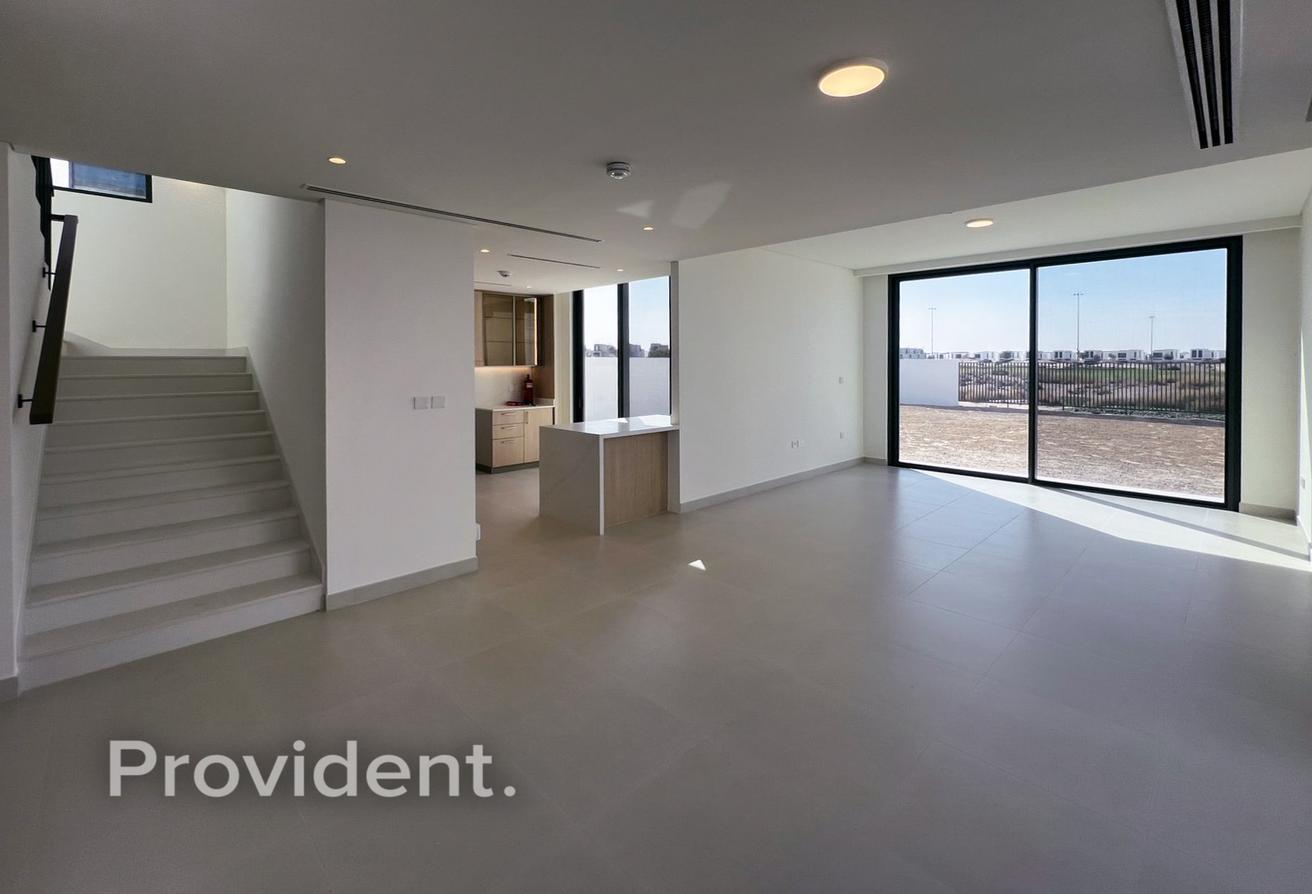 Brand New | Vacant | Large Plot photo 5