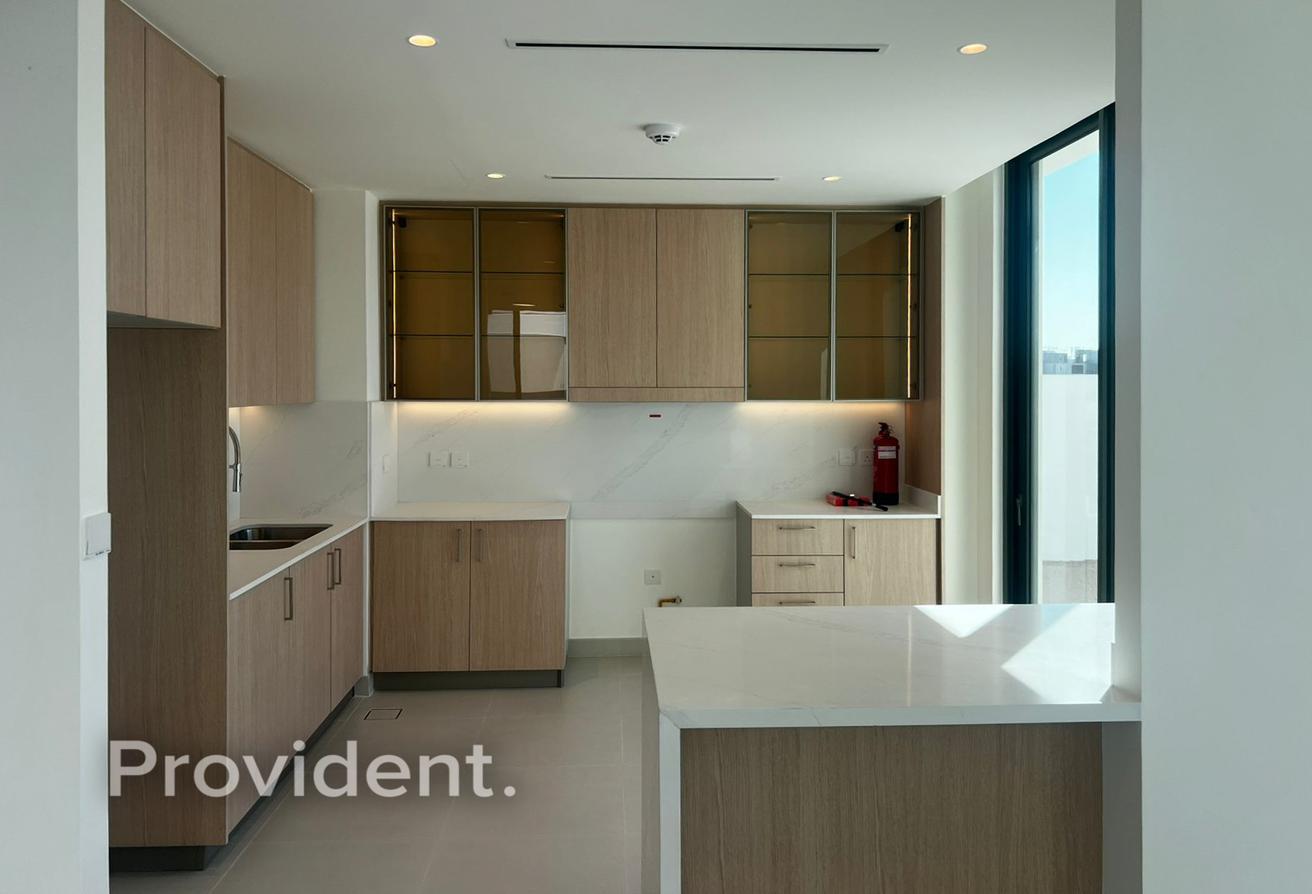 Brand New | Vacant | Large Plot photo 3