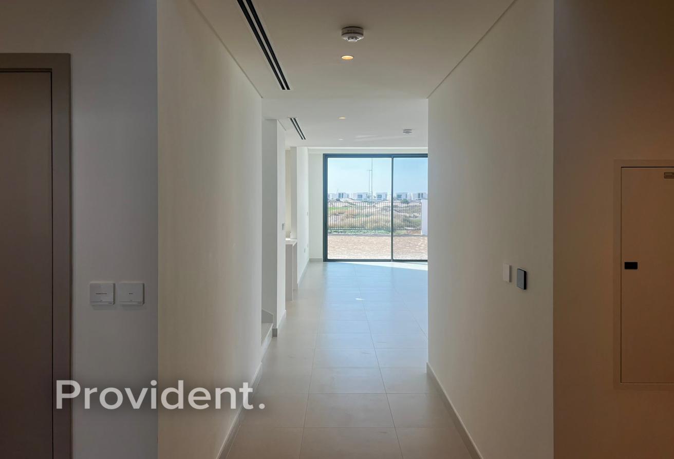 Brand New | Vacant | Large Plot photo 6