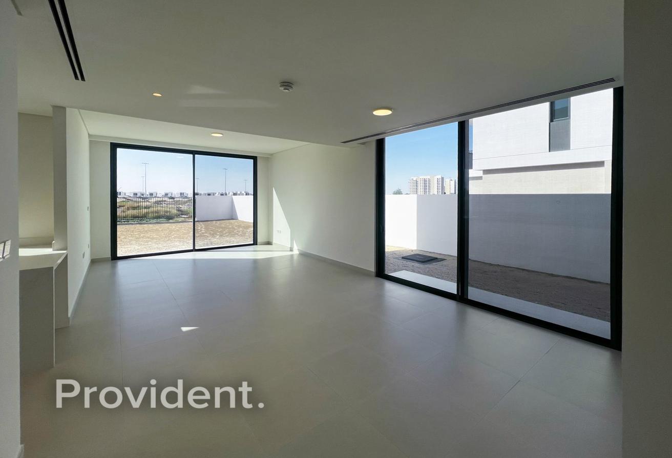 Brand New | Vacant | Large Plot photo 9