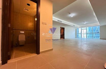 Apartment - 4 Bedrooms - 5 Bathrooms for rent in Corniche Road - Abu Dhabi