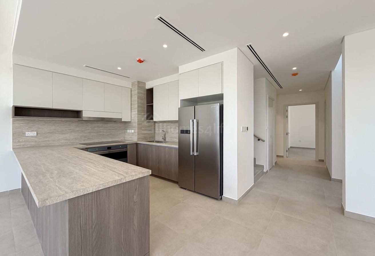 4BR G+2 | pool & park view | Flexible Cheques photo 13