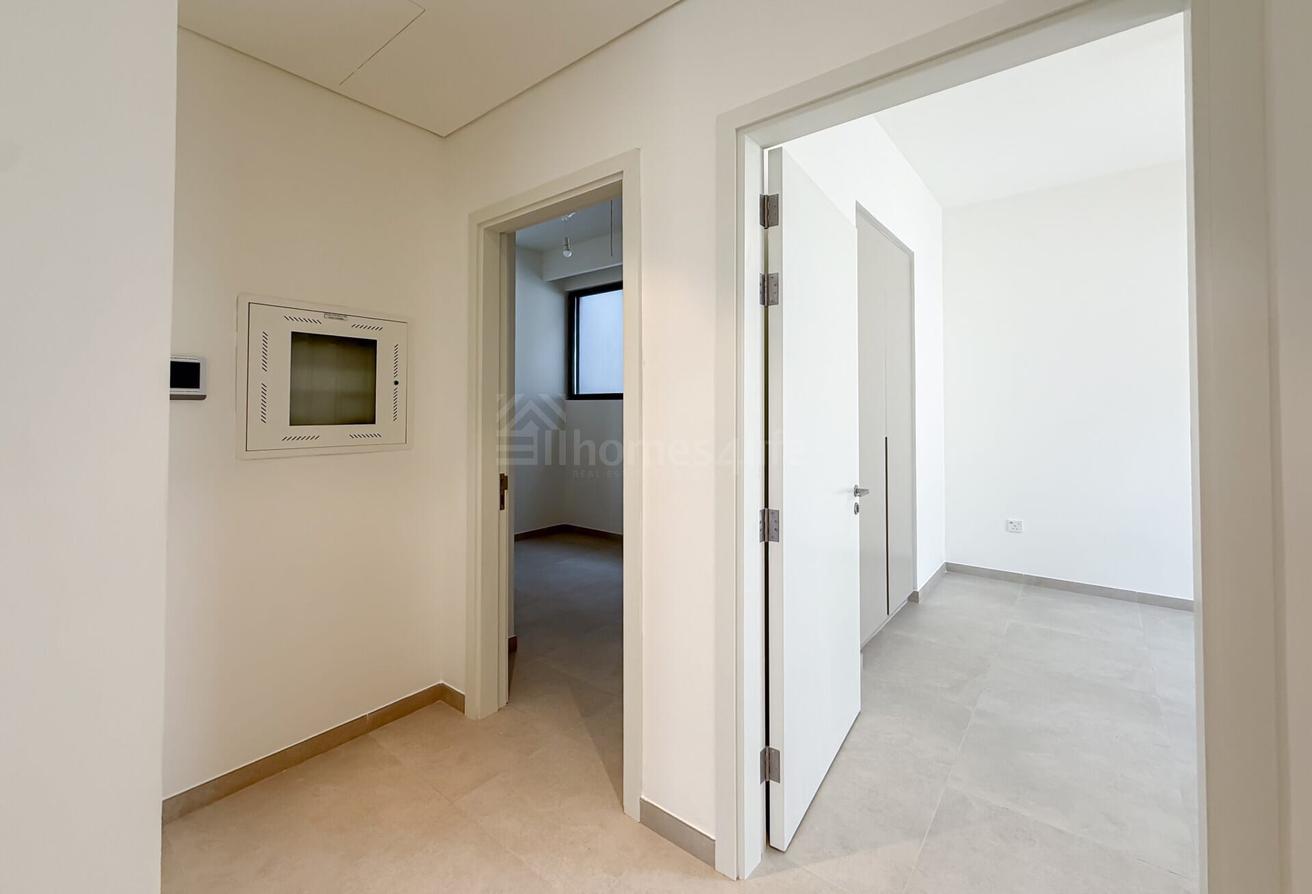 4BR G+2 | pool & park view | Flexible Cheques photo 12