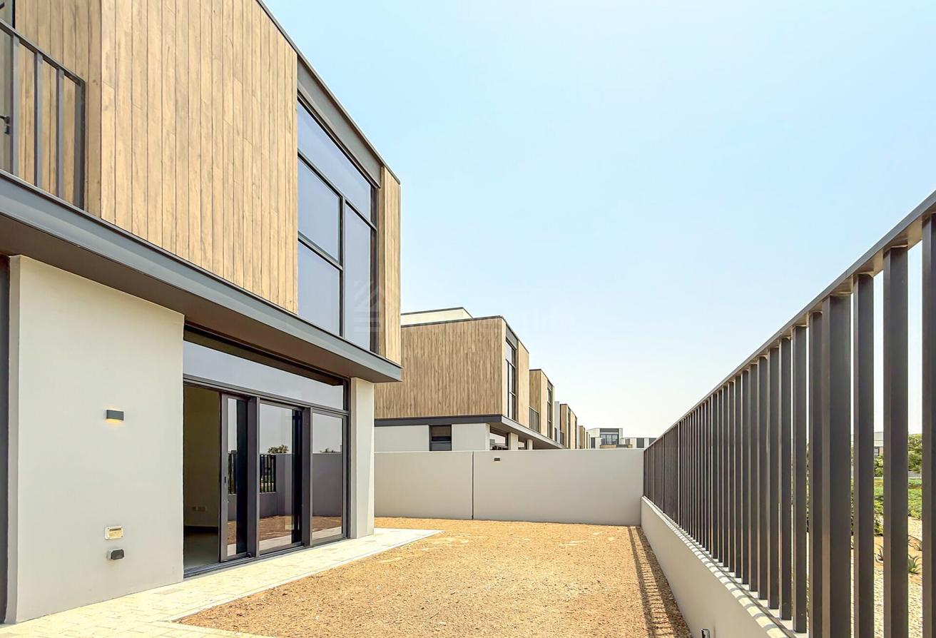 4BR G+2 | pool & park view | Flexible Cheques photo 2