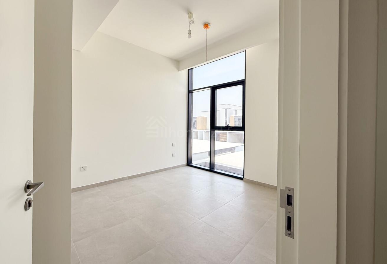 4BR G+2 | pool & park view | Flexible Cheques photo 4