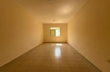 Apartment - 2 Bedrooms - 2 Bathrooms for rent in Al Qulaya'ah - Al Sharq - Sharjah