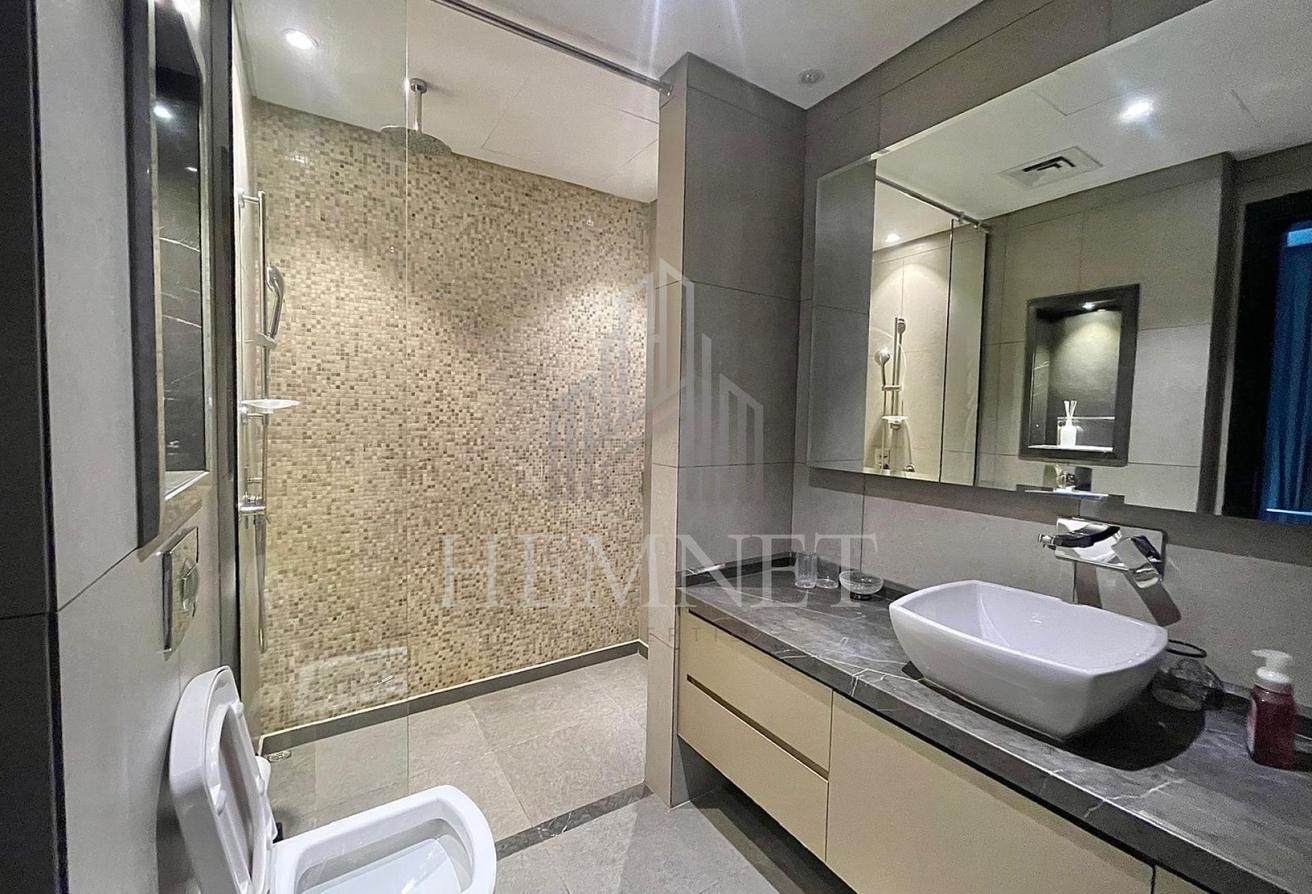 Fully Furnished | Luxury Apt | Prime Location photo 12