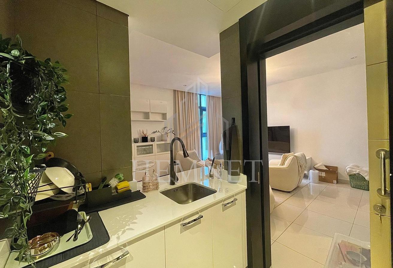Fully Furnished | Luxury Apt | Prime Location photo 5