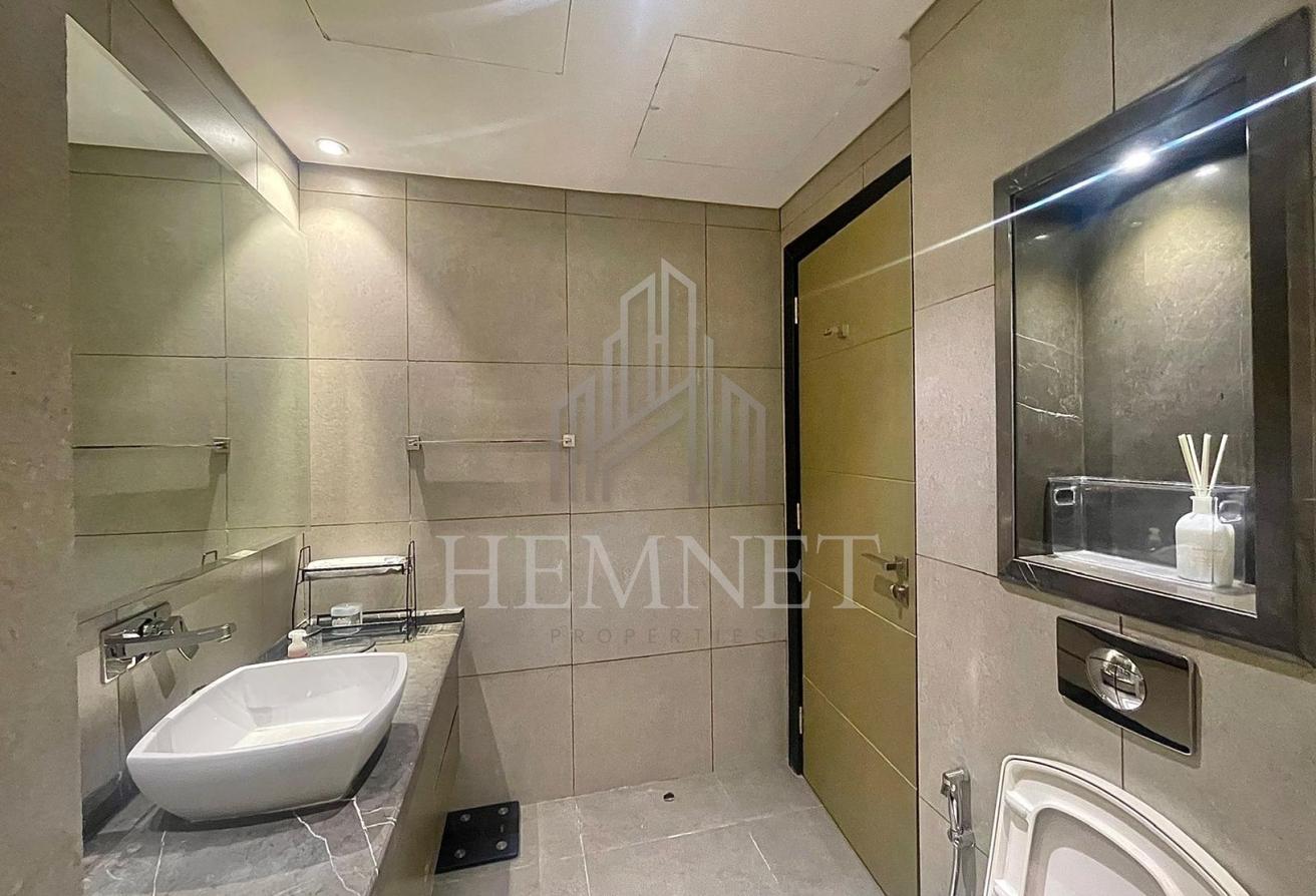 Fully Furnished | Luxury Apt | Prime Location photo 10