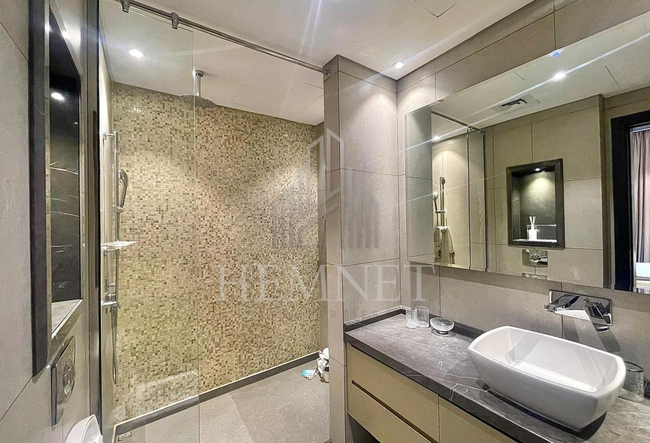 Fully Furnished | Luxury Apt | Prime Location photo 11