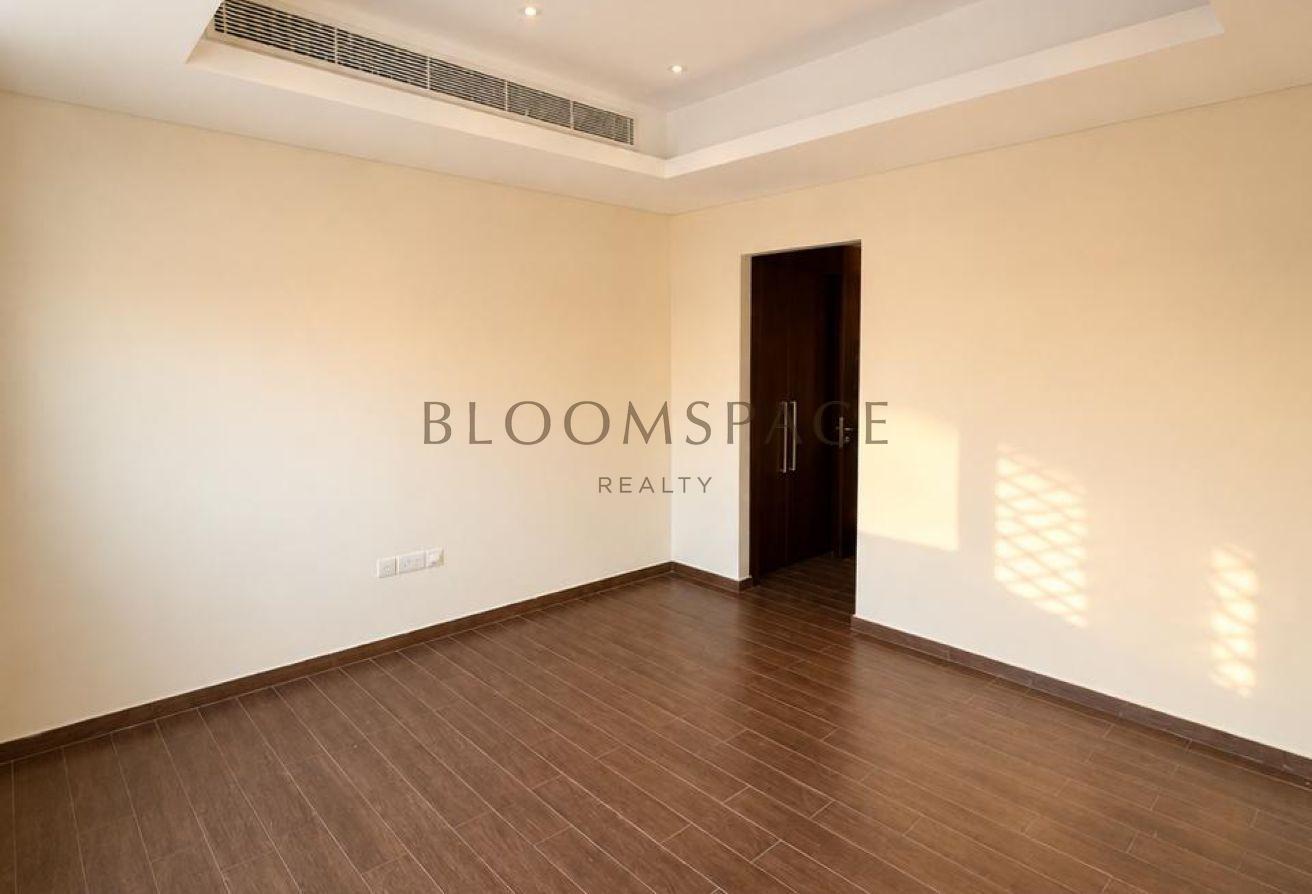 4BR + Maid | Private Garden | Gated Community photo 16