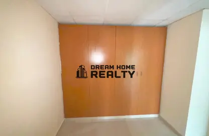 شقة - 2 غرف نوم - 3 حمامات للايجار في برج منازل 5 - شارع التعاون - التعاون - الشارقة