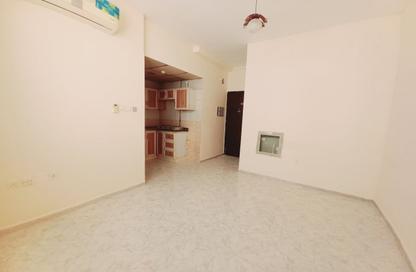 Apartment - Studio - 1 Bathroom for rent in Fire Station Road - Muwaileh - Sharjah Apartment - Studio - 1 Bathroom for rent in Fire Station Road - Muwaileh - Sharjah