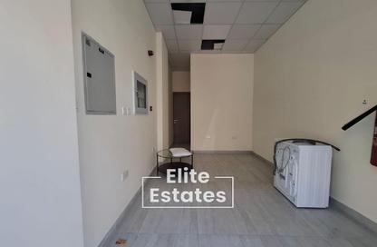 Shop - Studio - 1 Bathroom for rent in Al Karama - Dubai Shop - Studio - 1 Bathroom for rent in Al Karama - Dubai