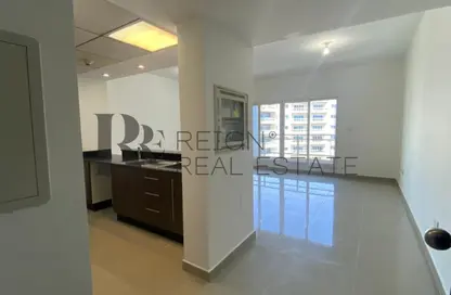 شقة - غرفة نوم - 2 حمامات للايجار في برج 23 - الريف داون تاون - الريف - أبوظبي