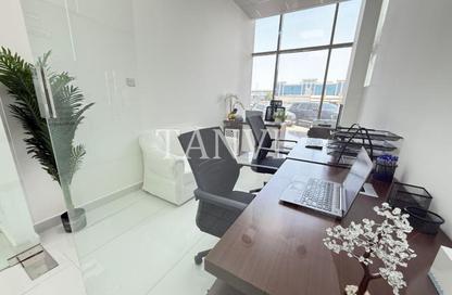 Office Space - Studio - 1 Bathroom for rent in Red Avenue - Al Garhoud - Dubai